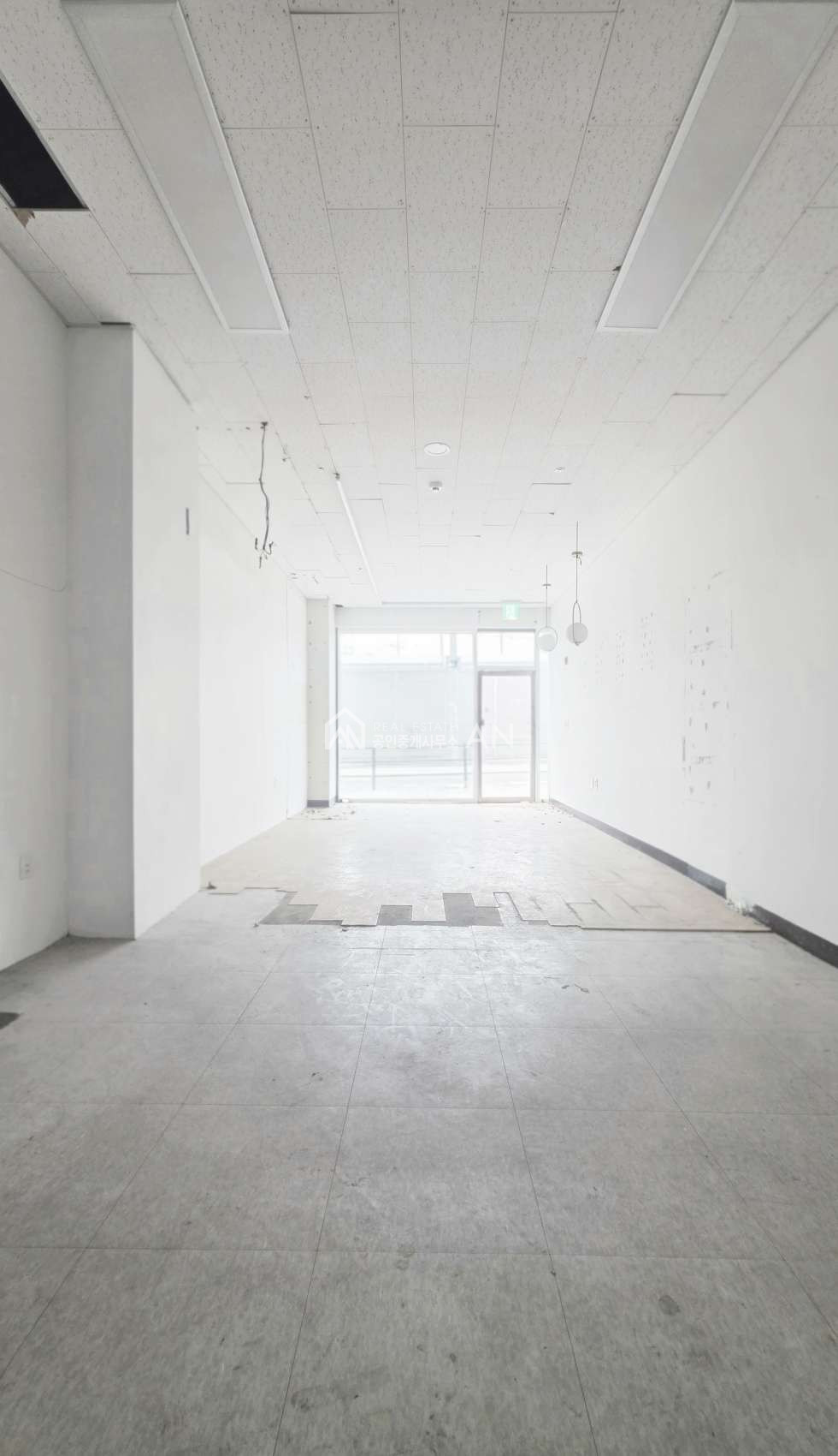 충남 천안서북구 두정동 116동 o대단지아파트단지내상가o 월세 매물번호 10133 사진 1