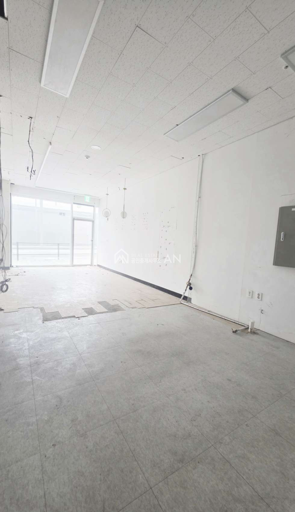 충남 천안서북구 두정동 116동 o대단지아파트단지내상가o 월세 매물번호 10133 사진 2
