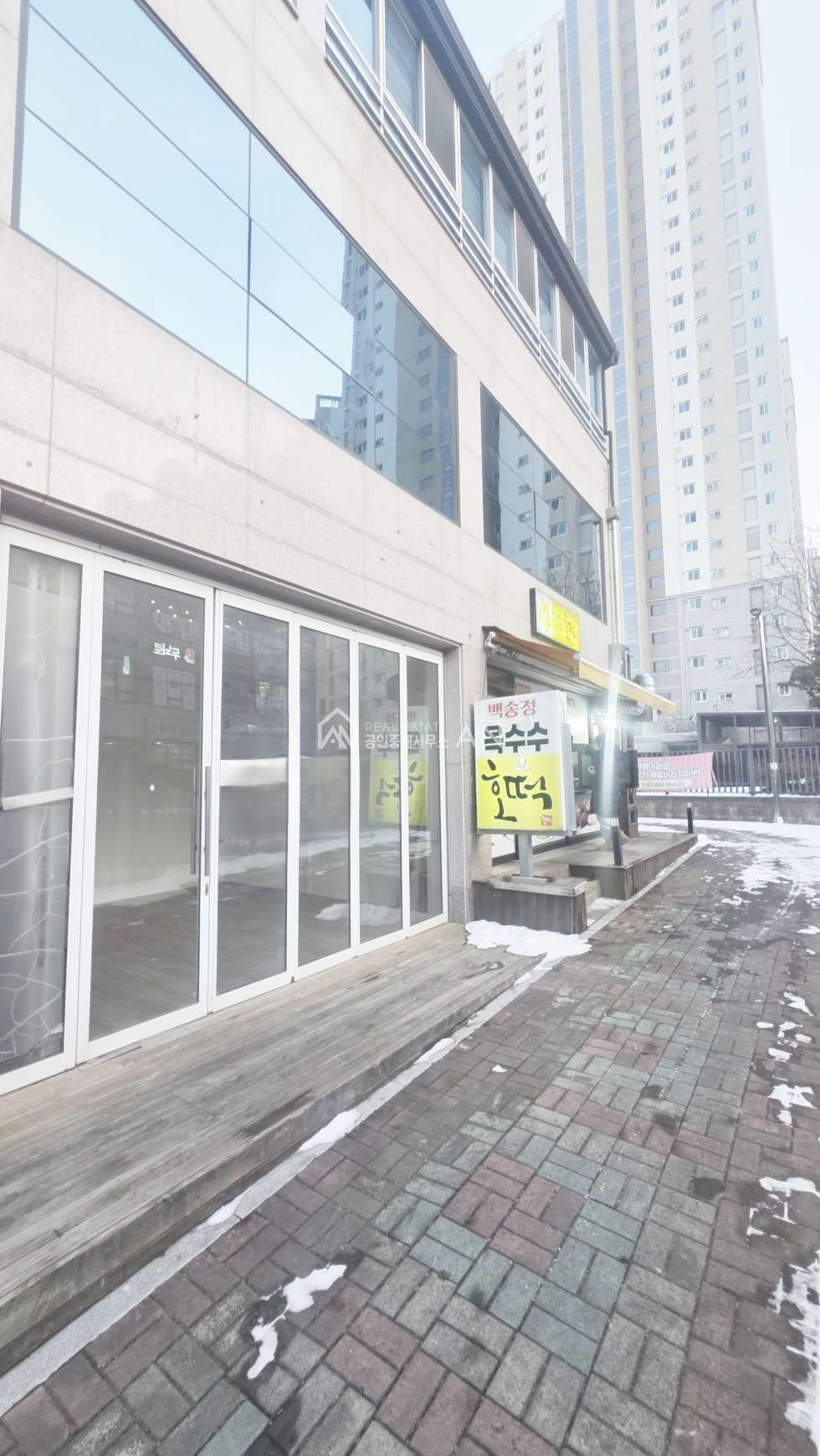 충남 천안서북구 백석동 o 아파트 단지내 미니 상가 o 월세 매물번호 10234 사진 1