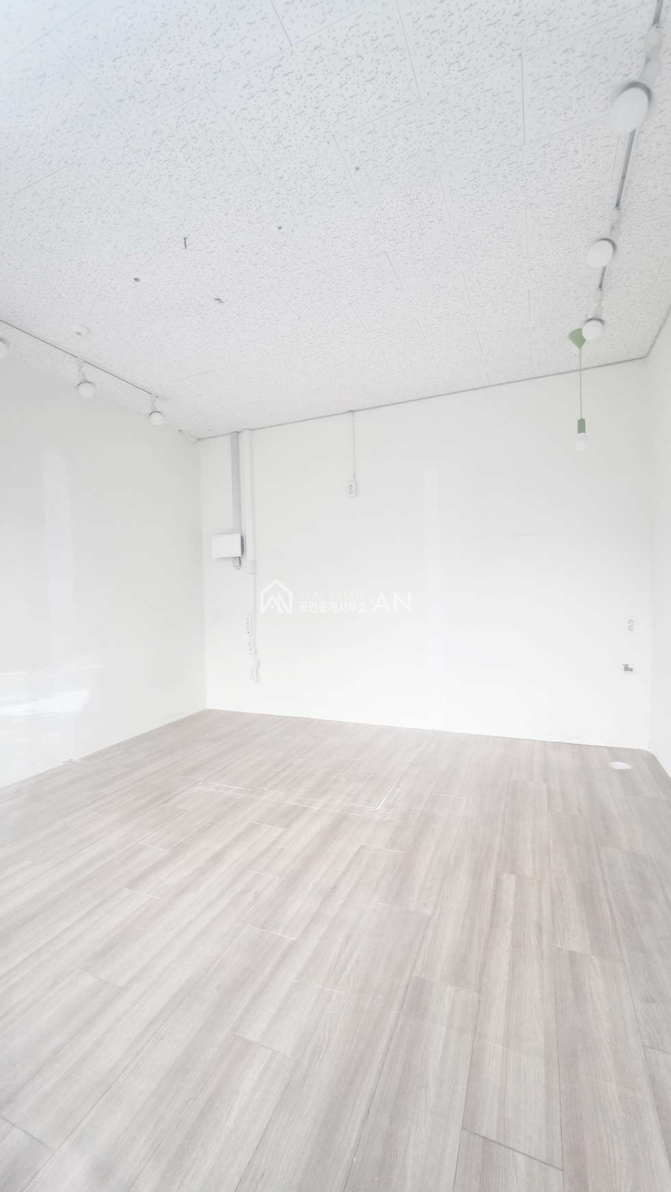 충남 천안서북구 백석동 o 아파트 단지내 미니 상가 o 월세 매물번호 10234 사진 3