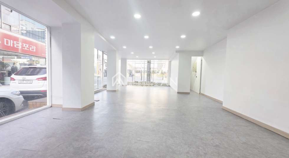 충남 천안동남구 대흥동 o 역세권 최상의 입지 유동인구 광고효과최고상가 o 월세 매물번호 10236 사진 3