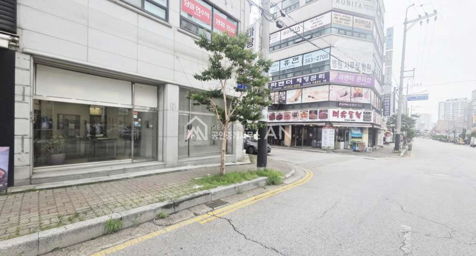 충남 천안서북구 두정동 o 두정동 먹자골목 대로변 통유리 코너상가 o 월세 매물번호 10432 사진 4